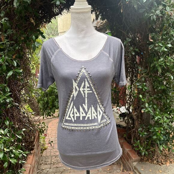 LUCKY BRAND DEF LEPPARD DISTRESSED STUDDED LOGO TEE SHORT SLEEVE GREY T-SHIRT S - Picture 5 of 9